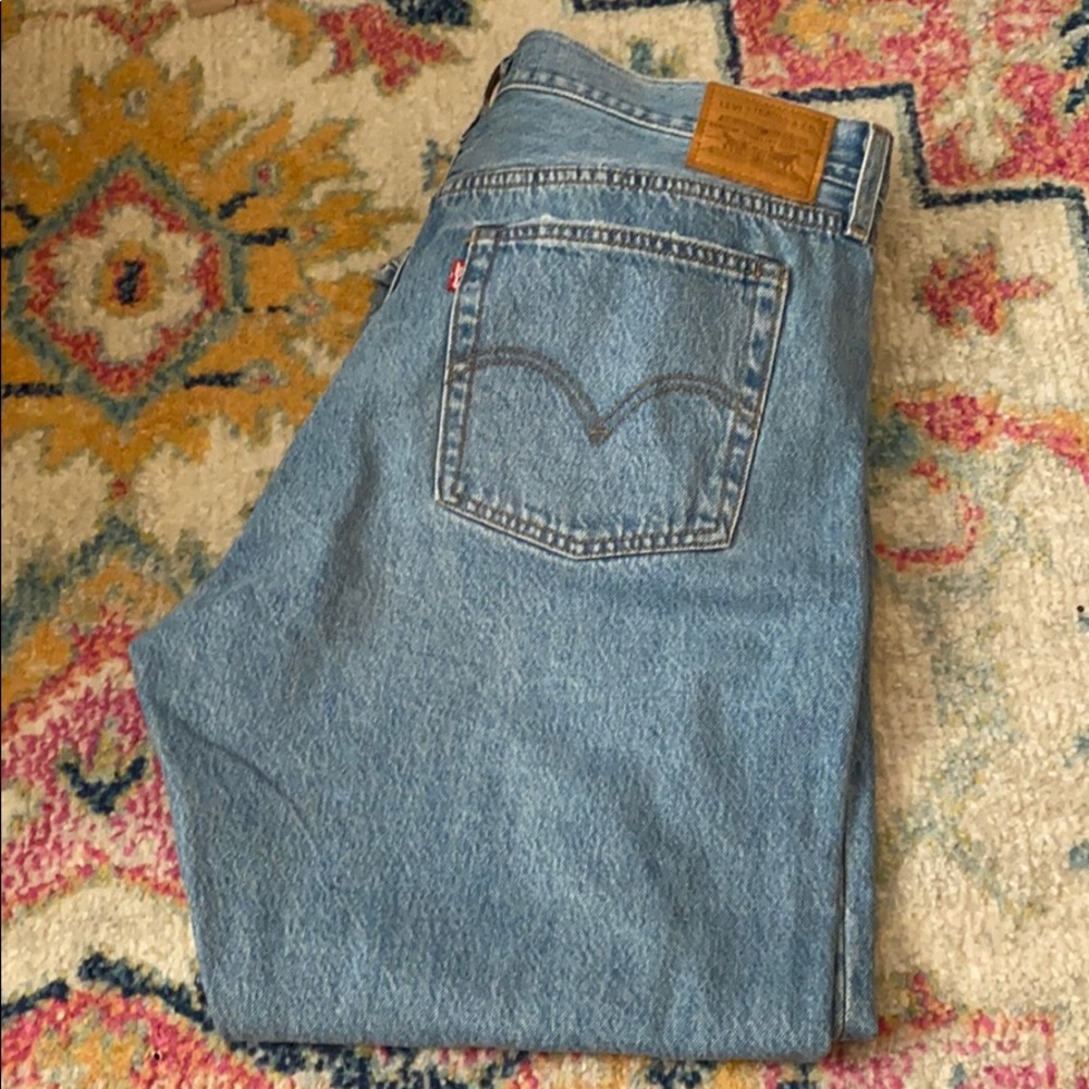 Distressed Levi Wedgie Straight Jeans